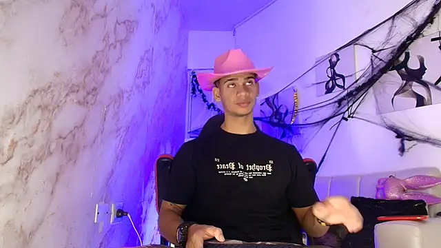 Snapshot of ANDRES_STUD chatting on 27, 10, 2025 ANDRES STUD online show from 27, 10, 2025