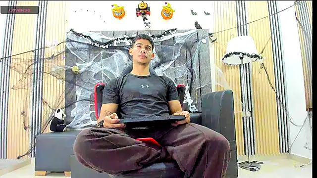 Snapshot of ANDRES_STUD chatting on 28, 10, 2025 ANDRES STUD online show from 28, 10, 2025