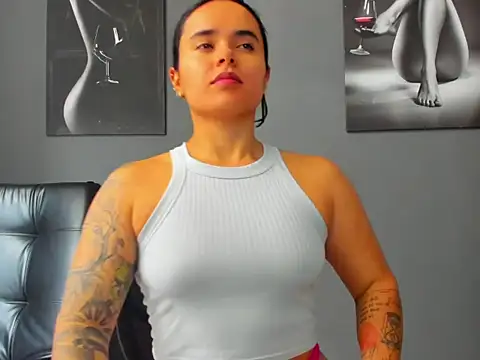 Snapshot of karlyjons12 chatting on 16, 12, 2025 karlyjons12 online show from 16, 12, 2025