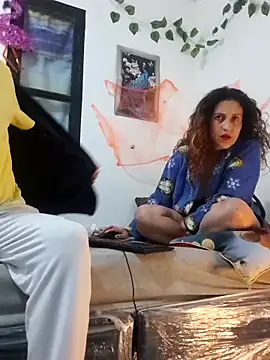 Snapshot of jeans_and_emma chatting on 27, 10, 2025 jeans and emma online show from 27, 10, 2025