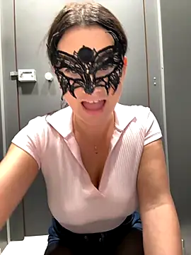 Snapshot of Loveblackzilla chatting on 14, 11, 2025 Loveblackzilla online show from 14, 11, 2025