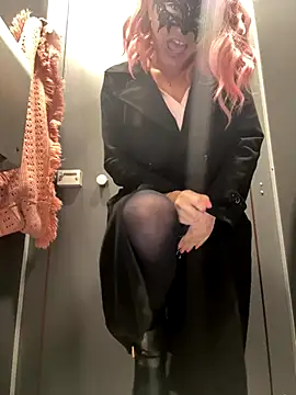 Snapshot of Loveblackzilla chatting on 25, 11, 2025 Loveblackzilla online show from 25, 11, 2025