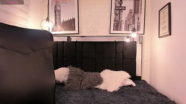 Snapshot of tylla_ chatting on 27, 10, 2025 tylla online show from 27, 10, 2025