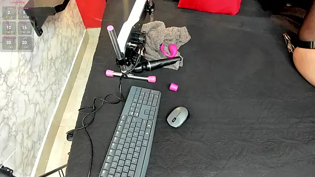 IVISBOUNCYASS online show from 29, 11, 2025