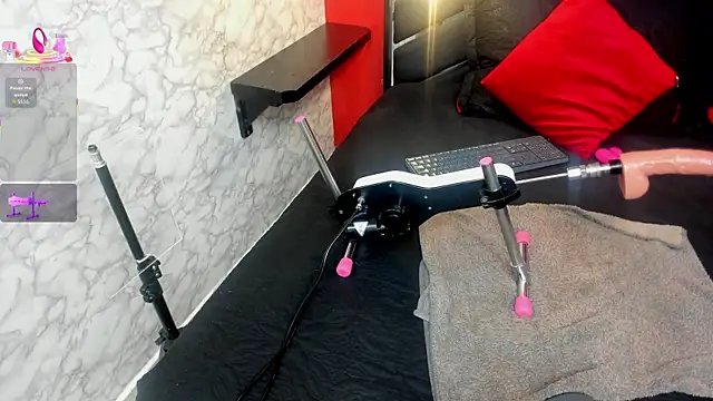 IVISBOUNCYASS online show from 17, 12, 2025