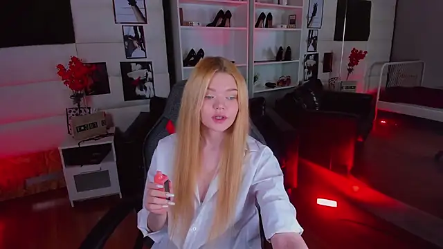 AdeleCartier online show from 13, 2, 2025