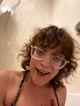 Snapshot of grassXass420 chatting on 9, 10, 2025 grassXass420 online show from 9, 10, 2025