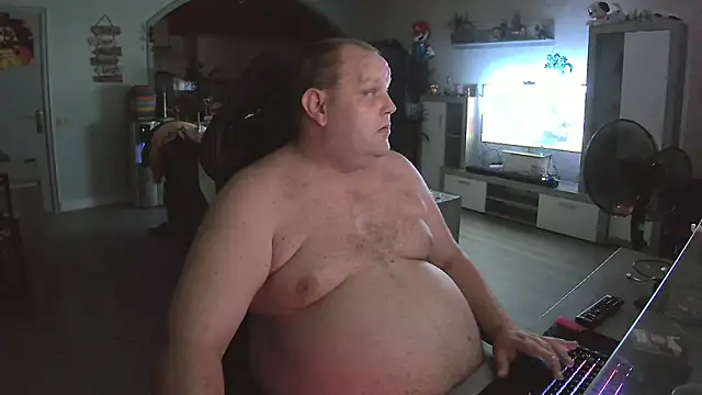 Snapshot of Hotfire-112 chatting on 5, 4, 2026 Hotfire-112 online show from 5, 4, 2026