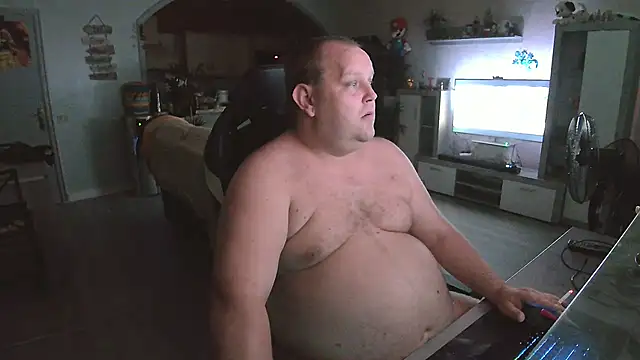 Snapshot of Hotfire-112 chatting on 9, 4, 2026 Hotfire-112 online show from 9, 4, 2026