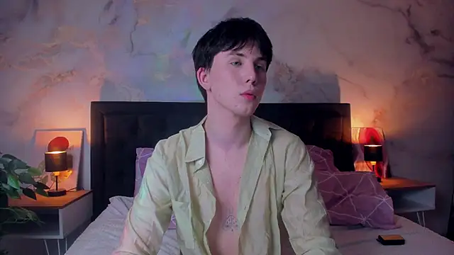 AdrianoAubert online show from 15, 11, 2025