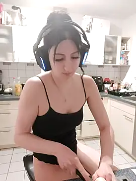 Snapshot of Gamergirl-Linela chatting on 22, 4, 2026 Gamergirl-Linela online show from 22, 4, 2026