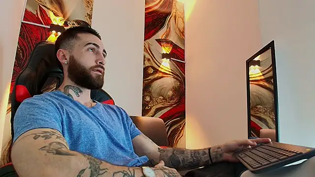 Snapshot of Luke_davis01 chatting on 24, 10, 2025 Luke davis01 online show from 24, 10, 2025