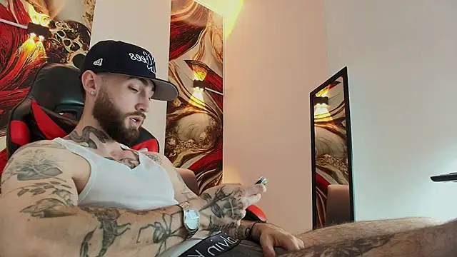 Snapshot of Luke_davis01 chatting on 4, 11, 2025 Luke davis01 online show from 4, 11, 2025