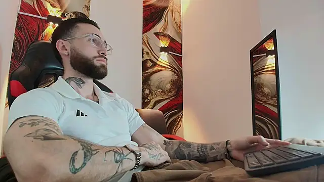 Snapshot of Luke_davis01 chatting on 5, 11, 2025 Luke davis01 online show from 5, 11, 2025