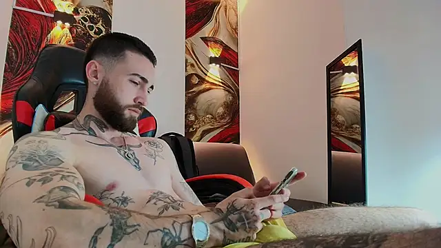 Snapshot of Luke_davis01 chatting on 13, 11, 2025 Luke davis01 online show from 13, 11, 2025