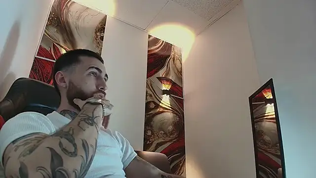 Snapshot of Luke_davis01 chatting on 16, 12, 2025 Luke davis01 online show from 16, 12, 2025