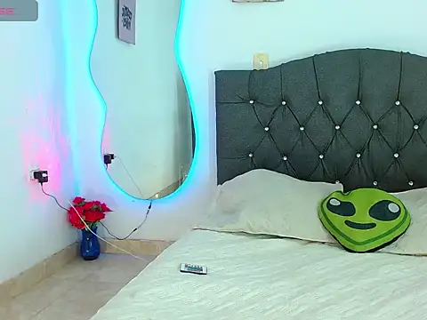 Vickyallien online show from 25, 2, 2025