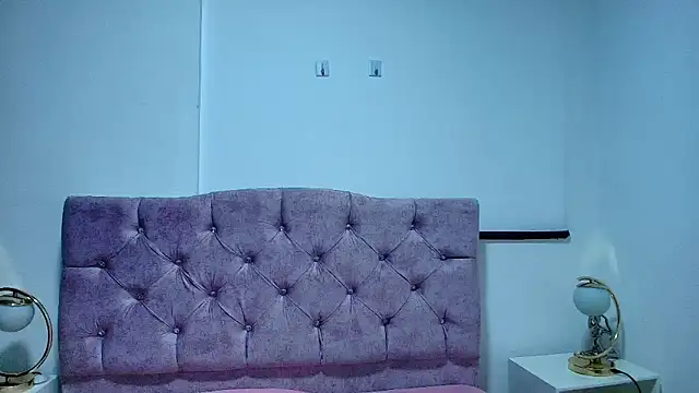 Skye Moore online show from 24, 11, 2025