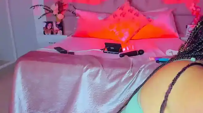 Snapshot of KourtneyEvans chatting on 8, 2, 2025 KourtneyEvans online show from 8, 2, 2025