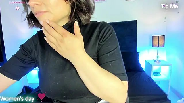 Snapshot of _michonne_ chatting on 8, 3, 2025 michonne online show from 8, 3, 2025