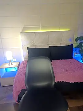 Snapshot of _michonne_ chatting on 28, 11, 2025 michonne online show from 28, 11, 2025