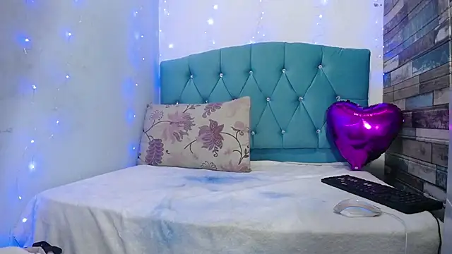 Snapshot of Tiana_Ebony18 chatting on 4, 3, 2025 Tiana Ebony18 online show from 4, 3, 2025