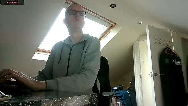 Snapshot of AdmiredThirty chatting on 14, 12, 2025 AdmiredThirty online show from 14, 12, 2025