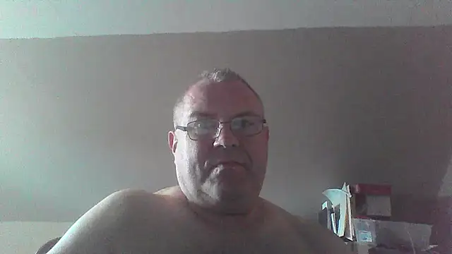 Snapshot of mkestr69 chatting on 14, 10, 2025 mkestr69 online show from 14, 10, 2025