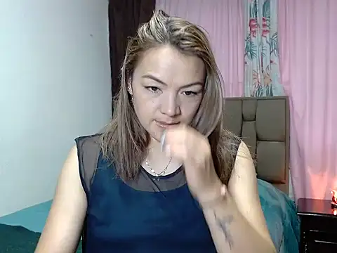 Snapshot of PenelopeMist chatting on 21, 11, 2025 PenelopeMist online show from 21, 11, 2025