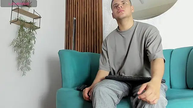 Sebastian Phoenix online show from 17, 2, 2025