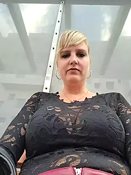 Snapshot of Sexybiene969 chatting on 14, 9, 2025 Sexybiene969 online show from 14, 9, 2025