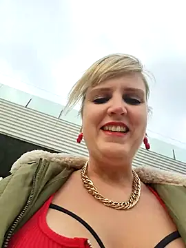 Snapshot of Sexybiene969 chatting on 11, 10, 2025 Sexybiene969 online show from 11, 10, 2025