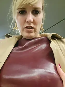 Snapshot of Sexybiene969 chatting on 29, 10, 2025 Sexybiene969 online show from 29, 10, 2025