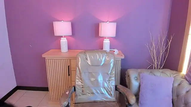 scarlet edwars online show from 10, 3, 2025