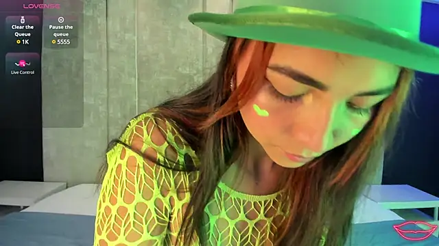 Snapshot of ValerieHyde chatting on 18, 3, 2025 ValerieHyde online show from 18, 3, 2025