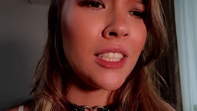 Snapshot of DemiDee chatting on 9, 10, 2025 DemiDee online show from 9, 10, 2025