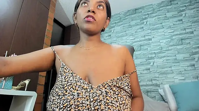 nicollesofia2 online show from 5, 3, 2025