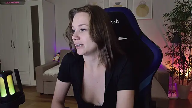Snapshot of alexa_feels_ chatting on 7, 6, 2026 alexa feels online show from 7, 6, 2026