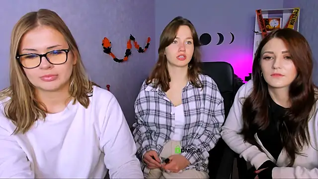 Snapshot of catherine_kitty chatting on 29, 10, 2025 catherine kitty online show from 29, 10, 2025