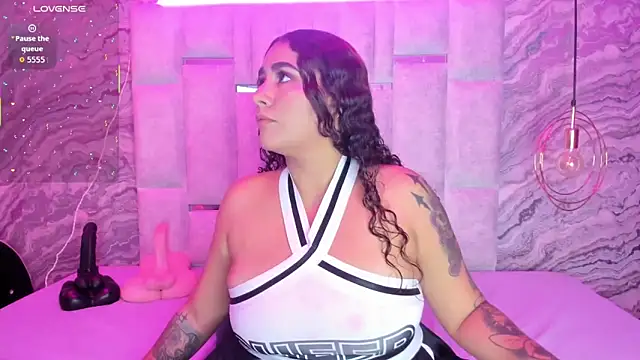 Snapshot of MelissaBloomm chatting on 6, 11, 2025 MelissaBloomm online show from 6, 11, 2025