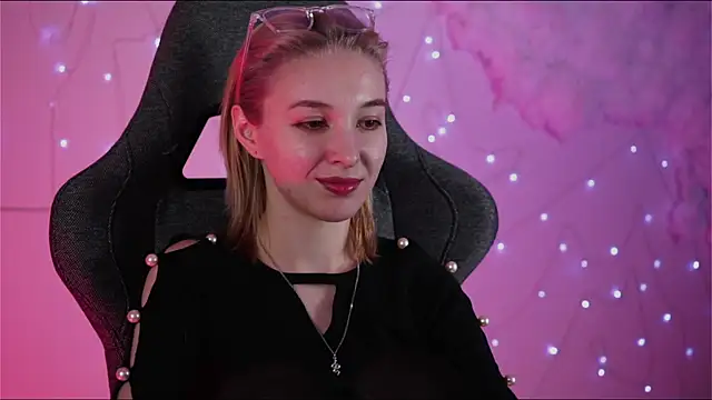 PhilippaAdamas online show from 27, 2, 2025