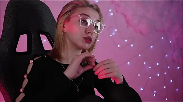 PhilippaAdamas online show from 27, 2, 2025