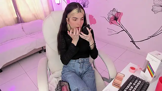 Isabela Fiorelli online show from 27, 9, 2025