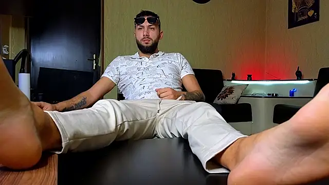 Snapshot of JamieNoxus chatting on 15, 10, 2025 JamieNoxus online show from 15, 10, 2025