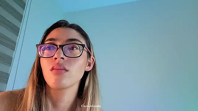 Snapshot of Carolblonde chatting on 26, 4, 2026 Carolblonde online show from 26, 4, 2026