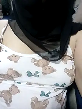 Snapshot of nouhaty chatting on 10, 10, 2025 nouhaty online show from 10, 10, 2025