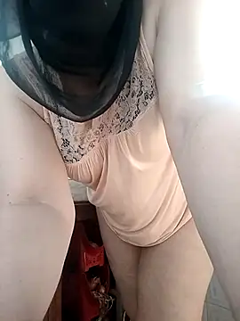 Snapshot of nouhaty chatting on 4, 11, 2025 nouhaty online show from 4, 11, 2025