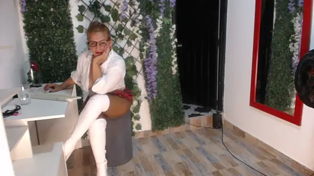 Snapshot of StephyJones1 chatting on 25, 9, 2025 StephyJones1 online show from 25, 9, 2025