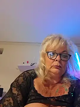 Snapshot of HotSilli152 chatting on 4, 8, 2026 HotSilli152 online show from 4, 8, 2026