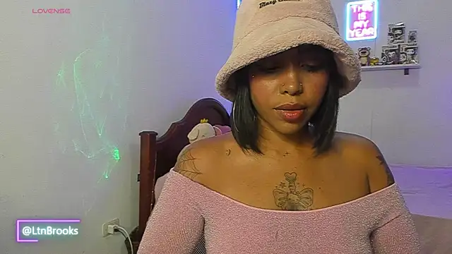 Annaa Brooks online show from 28, 3, 2026